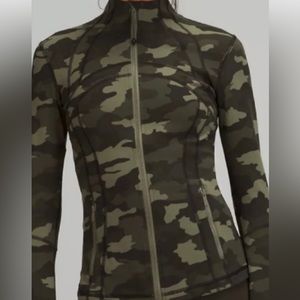 Lululemon green camo define jacket size 10